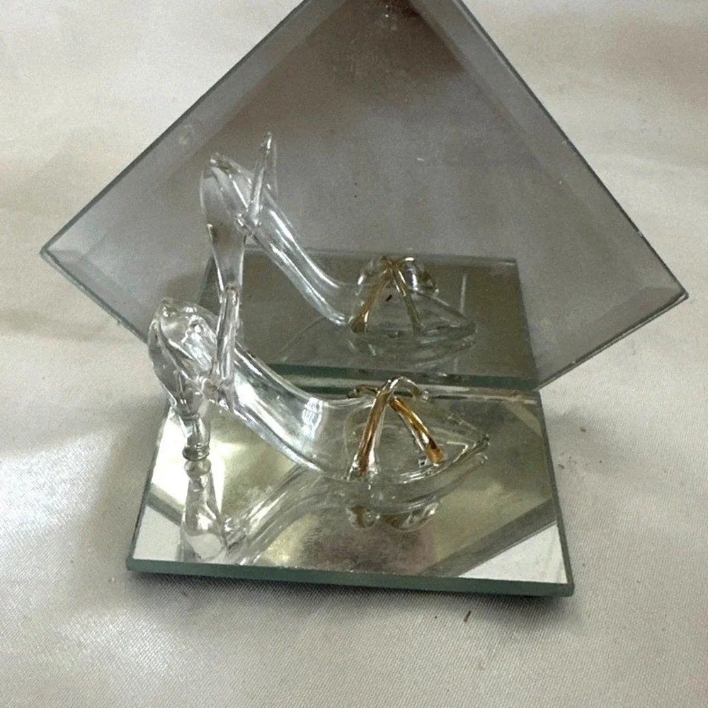Cornerstone Creations Glass Slipper Figurine Clear Excellent Mirrored Base Vntge